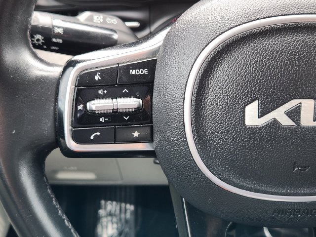Used 2022 Kia Carnival EX FWD image 30