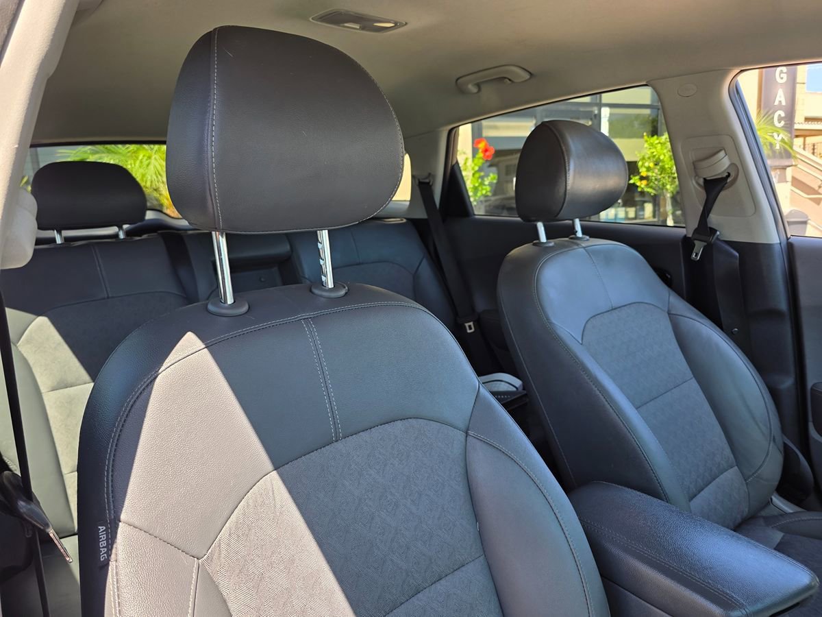 Used 2018 Kia Niro EX FWD image 15