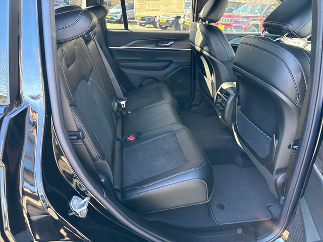 New 2026 Jeep Grand Cherokee Altitude image 10