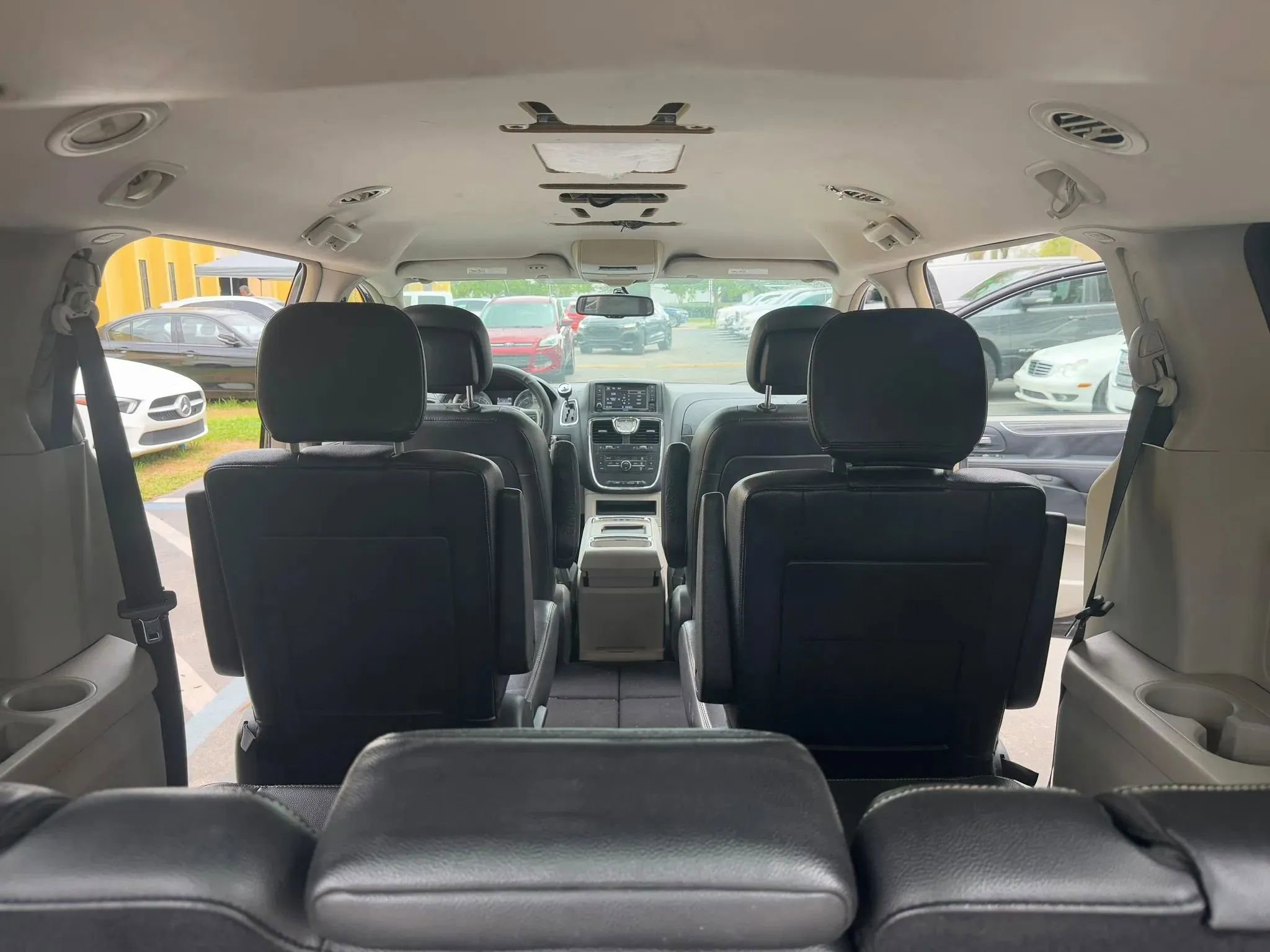 Used 2014 Chrysler Town & Country Touring image 18