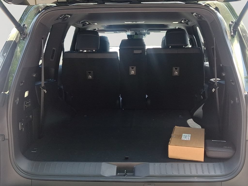 Used 2025 Lexus LX 600 4WD w/ Accessory Package (2T) image 28