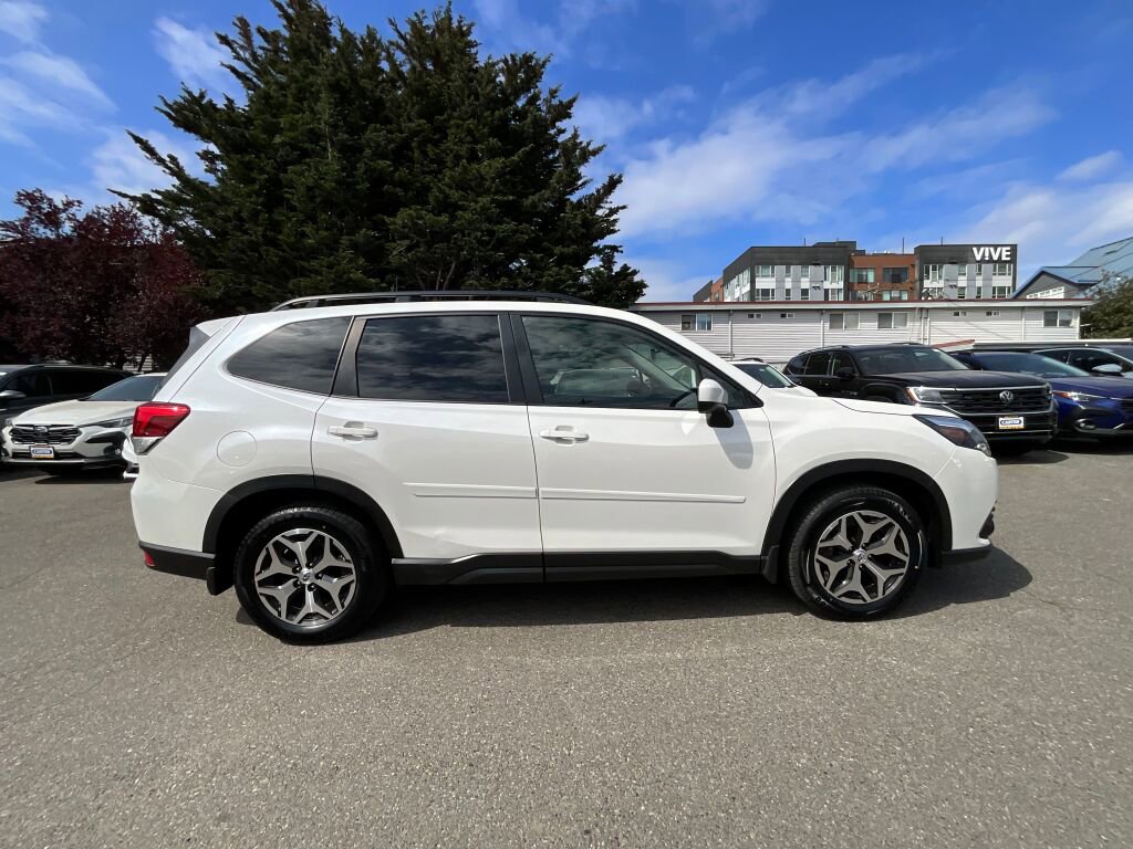 Certified 2022 Subaru Forester Premium AWD/4WD image 10