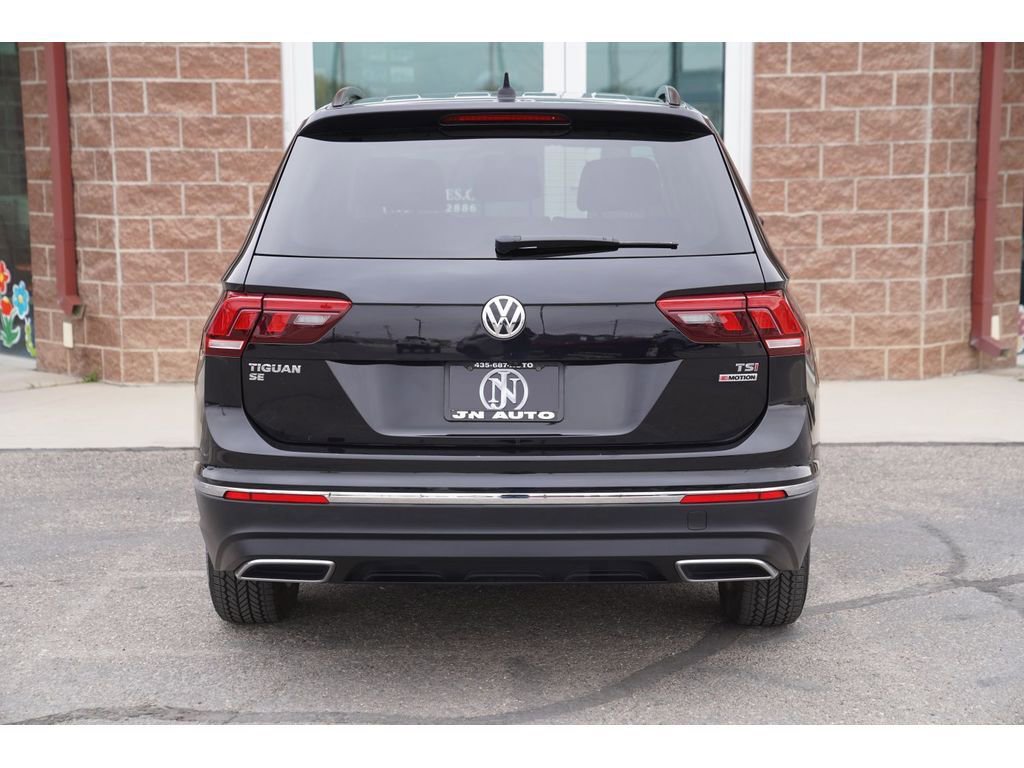 Used 2018 Volkswagen Tiguan SE w/ Panoramic Sunroof Package image 3