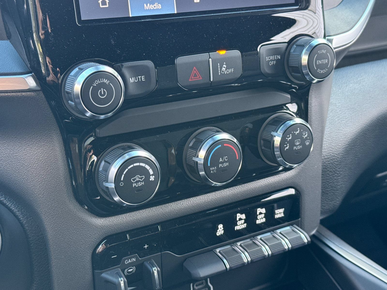 New 2026 RAM 1500 Big Horn w/ Night Edition AWD/4WD image 19