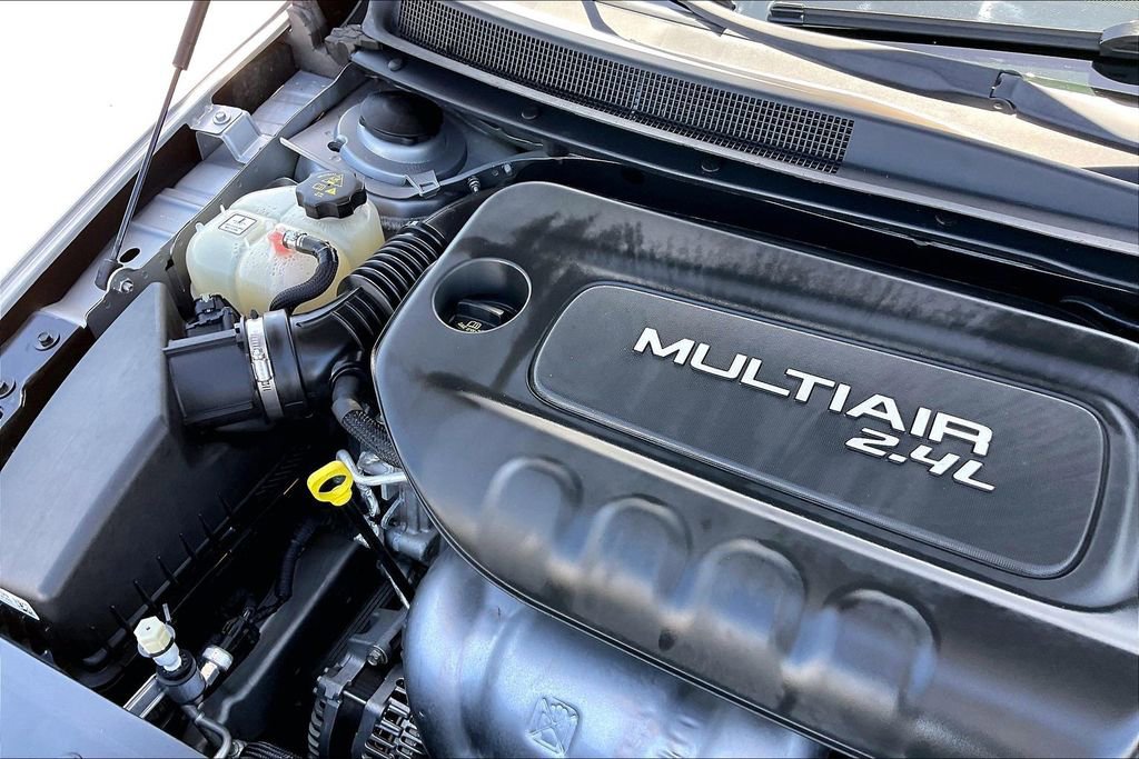 Used 2015 Chrysler 200 Limited FWD image 31