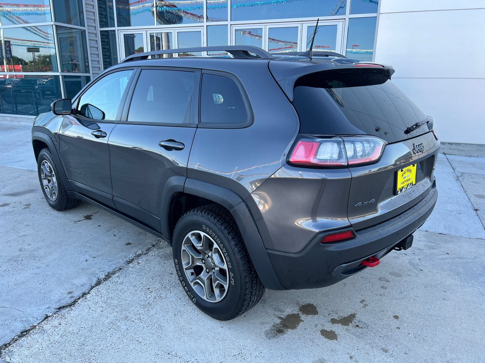 Used 2020 Jeep Cherokee Trailhawk AWD/4WD image 5