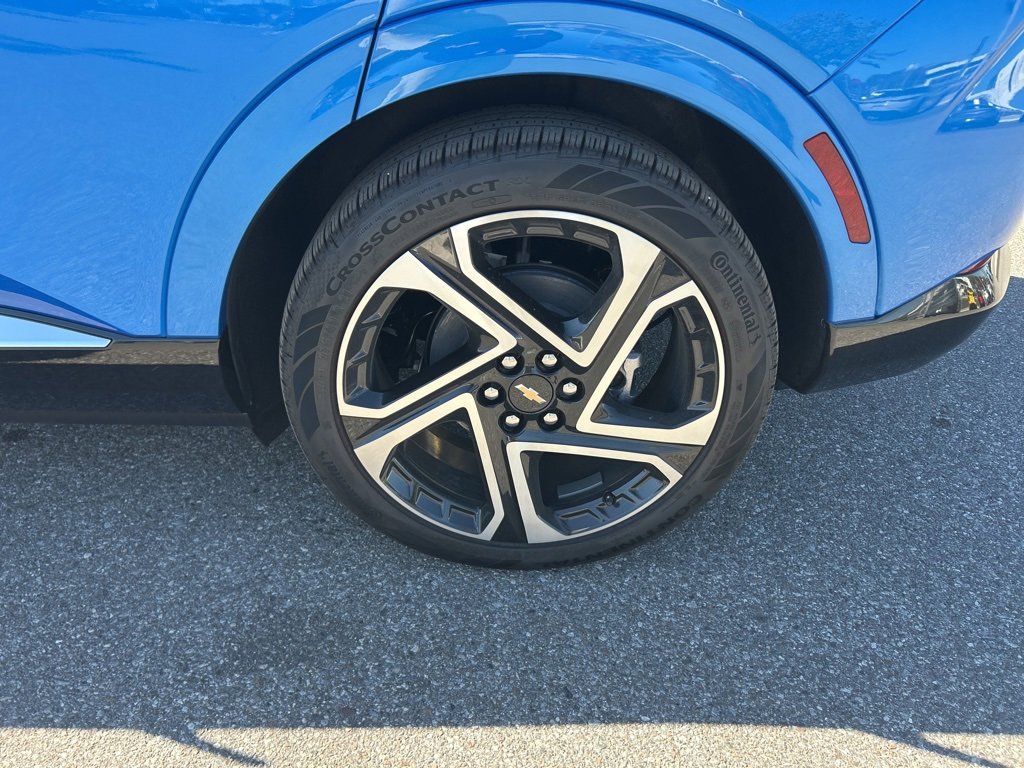 Used 2025 Chevrolet Equinox EV LT w/ Convenience Package II image 9