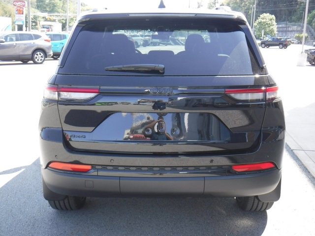New 2025 Jeep Grand Cherokee Altitude image 9