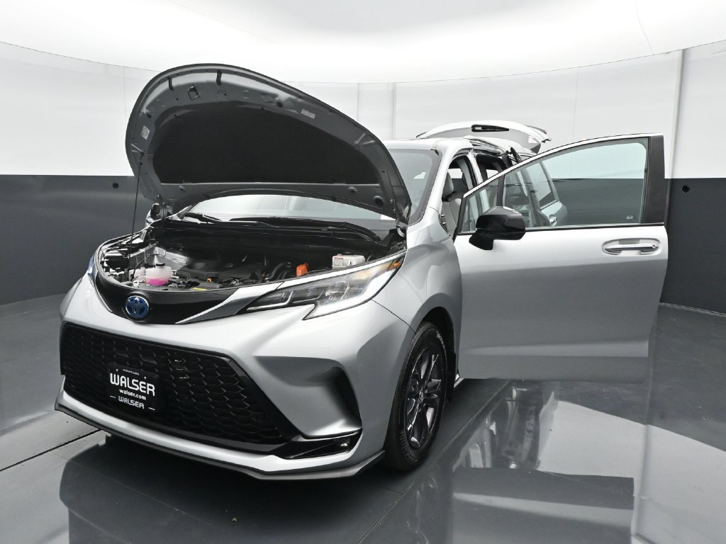 Used 2024 Toyota Sienna XSE AWD/4WD image 29
