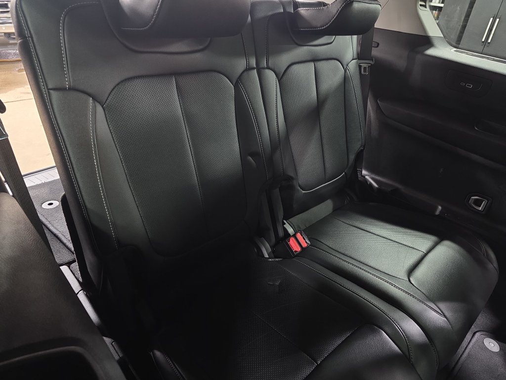 Used 2023 Jeep Grand Cherokee L Limited w/ Luxury Tech Group II AWD/4WD image 12