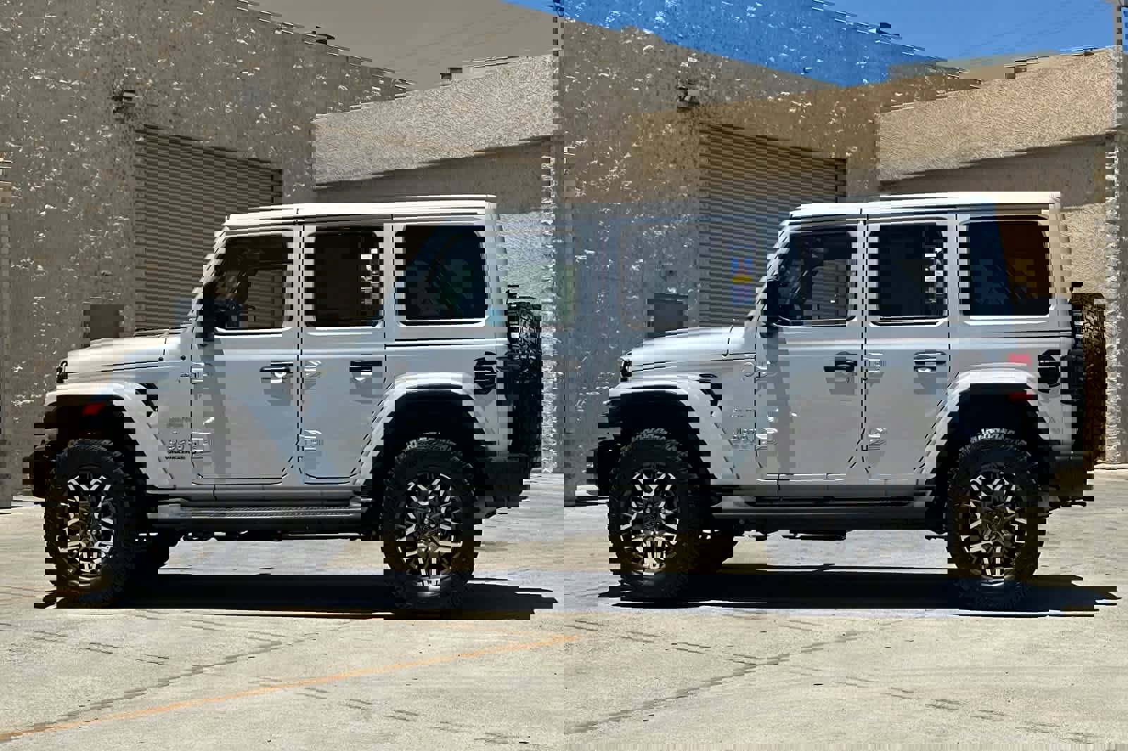 Used 2024 Jeep Wrangler Sahara image 6