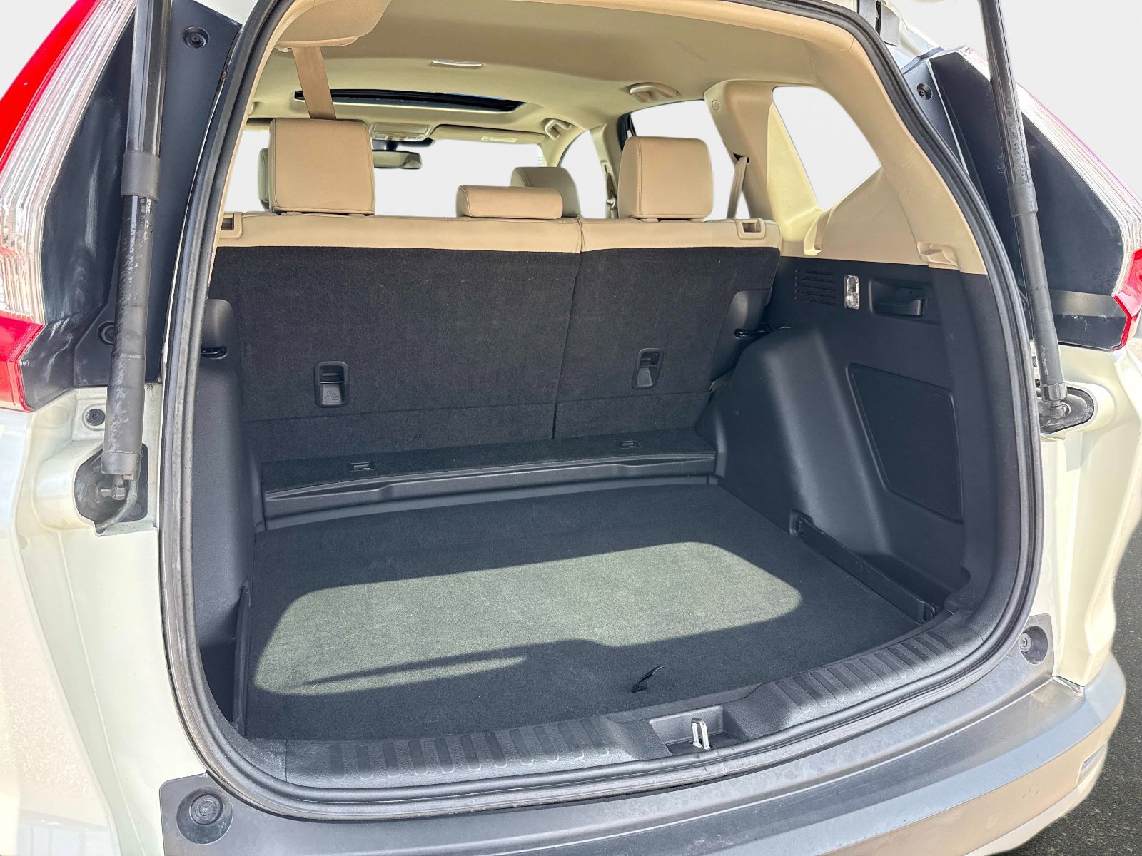 Used 2018 Honda CR-V Touring image 10