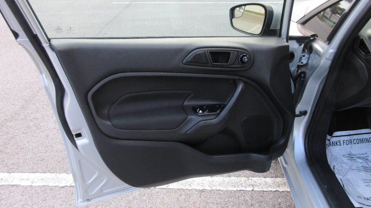 Used 2019 Ford Fiesta SE image 12