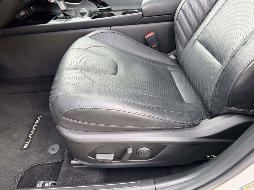 Used 2023 Hyundai Elantra Limited FWD image 16
