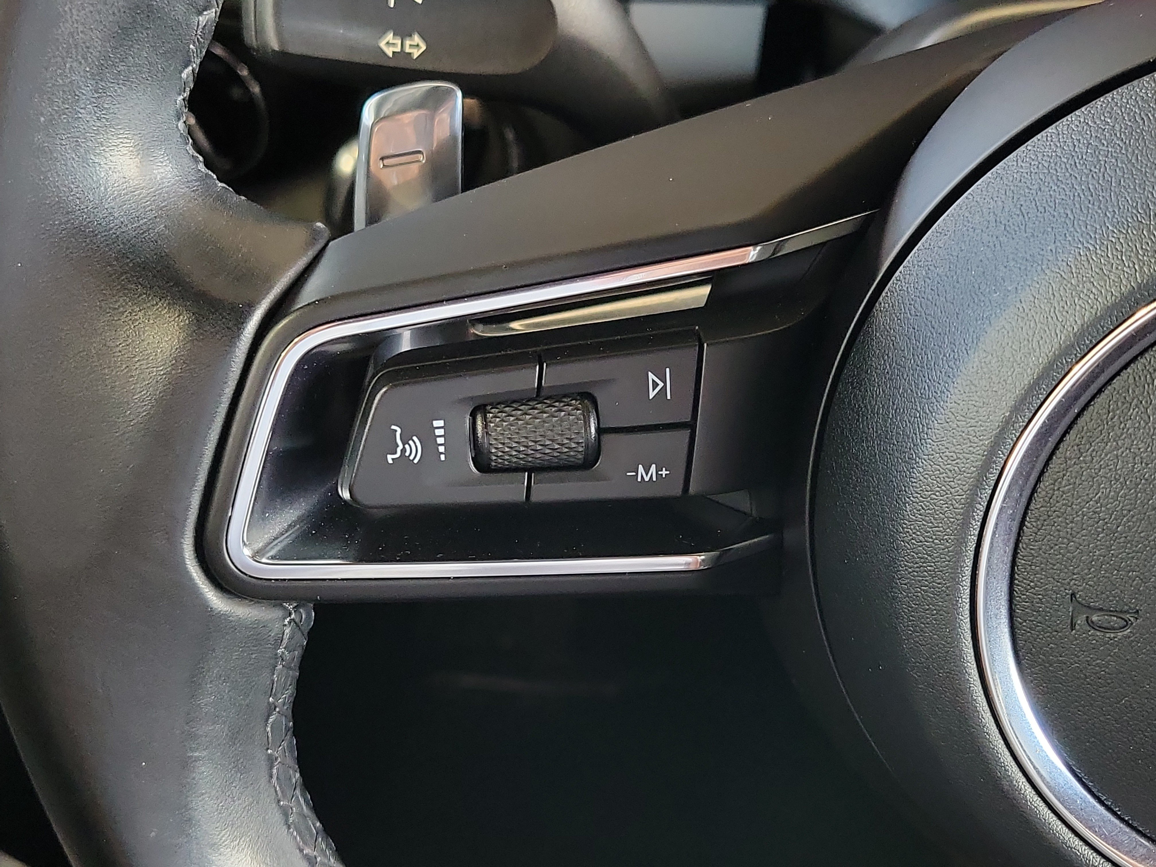 Used 2023 Porsche Macan Turbo AWD/4WD image 23
