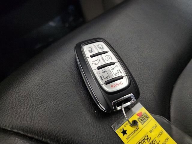 Used 2017 Chrysler Pacifica Touring-L image 35