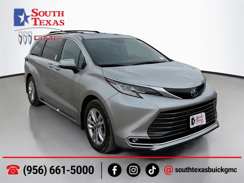 Used 2025 Toyota Sienna Limited AWD/4WD image 1