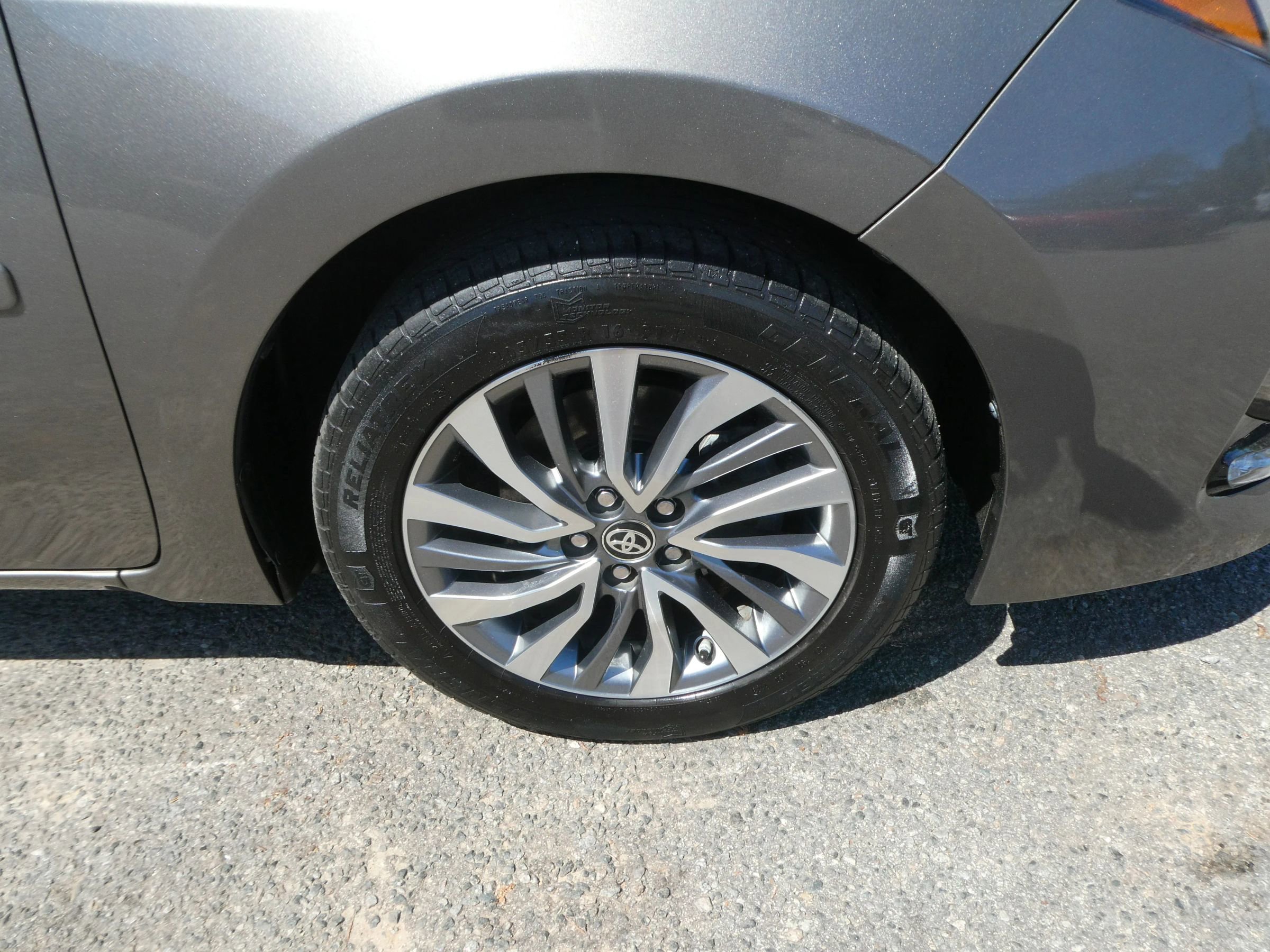 Used 2017 Toyota Corolla XLE FWD image 33