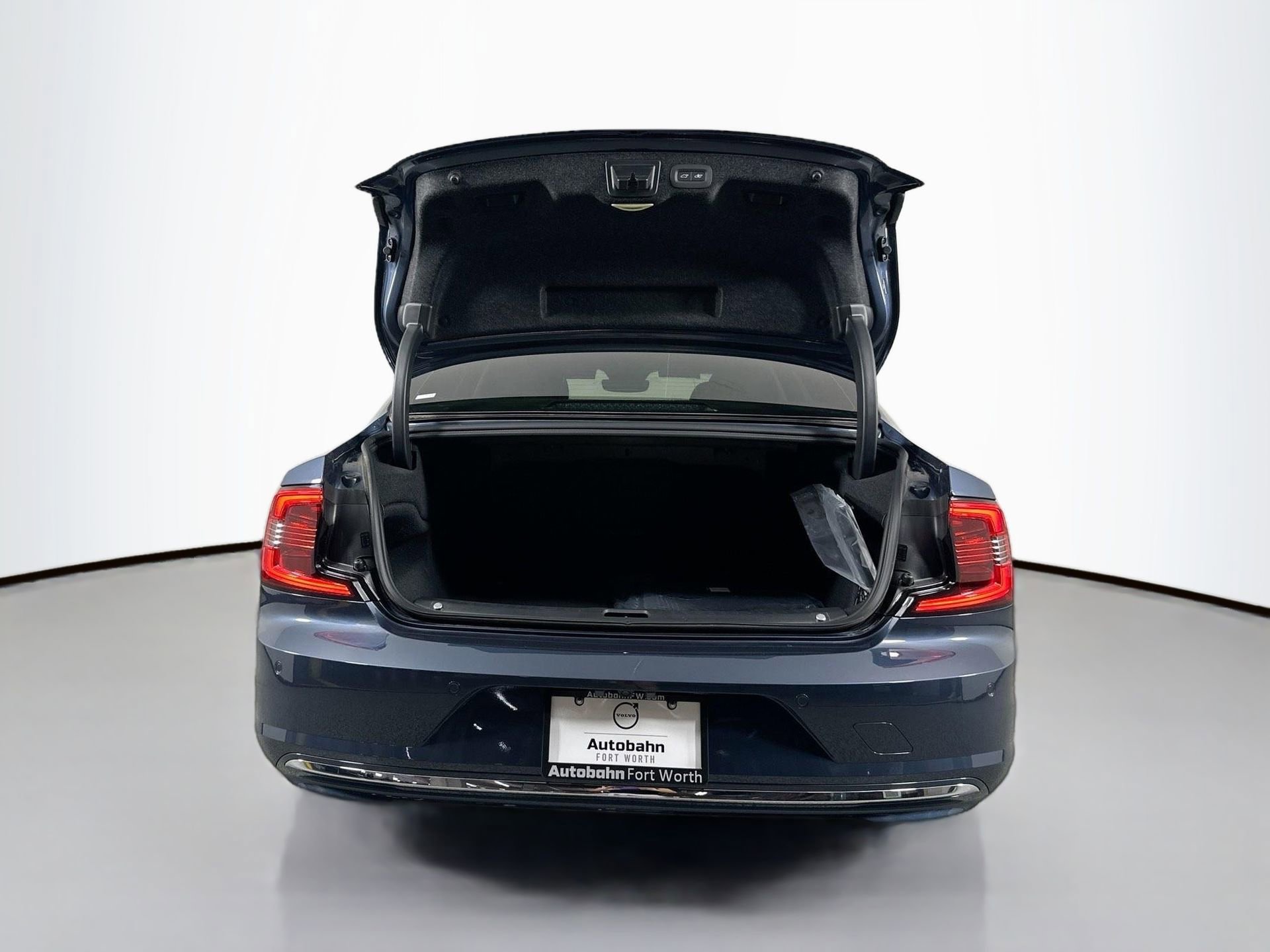 New 2025 Volvo S90 B6 Plus image 21