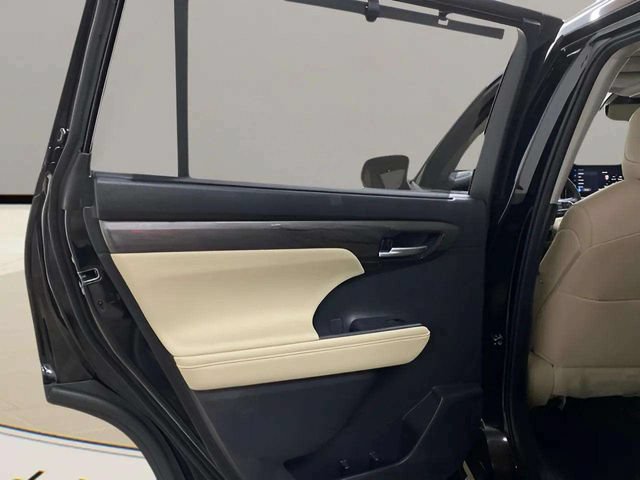Used 2024 Toyota Highlander Limited AWD/4WD image 59