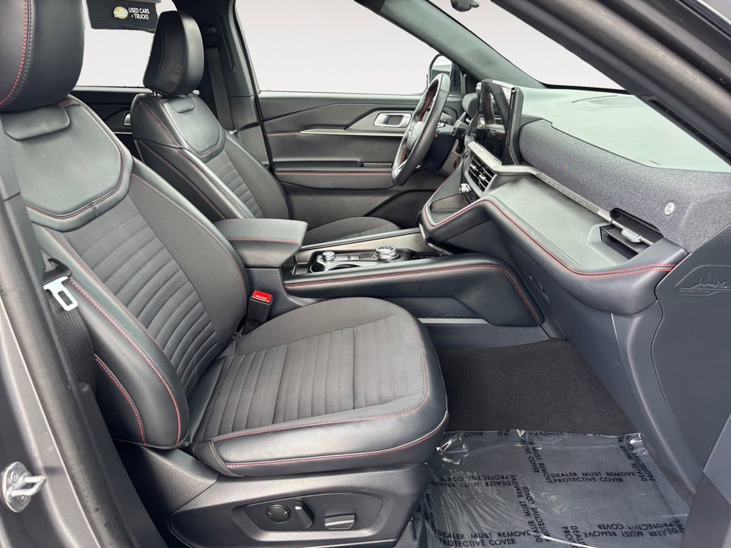 Used 2025 Ford Explorer ST-Line w/ ST-Line Street Pack AWD/4WD image 10