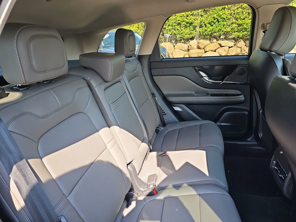 New 2025 Lincoln Corsair Reserve image 16