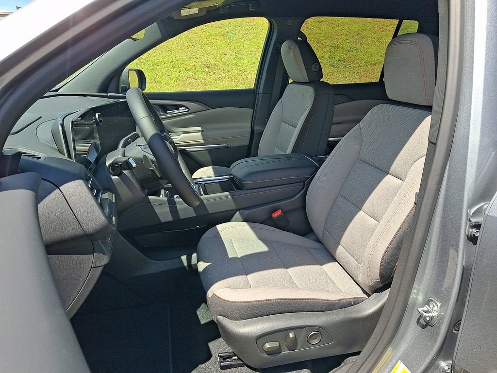 New 2027 Chevrolet Traverse LT w/ Driver Confidence Package FWD image 6