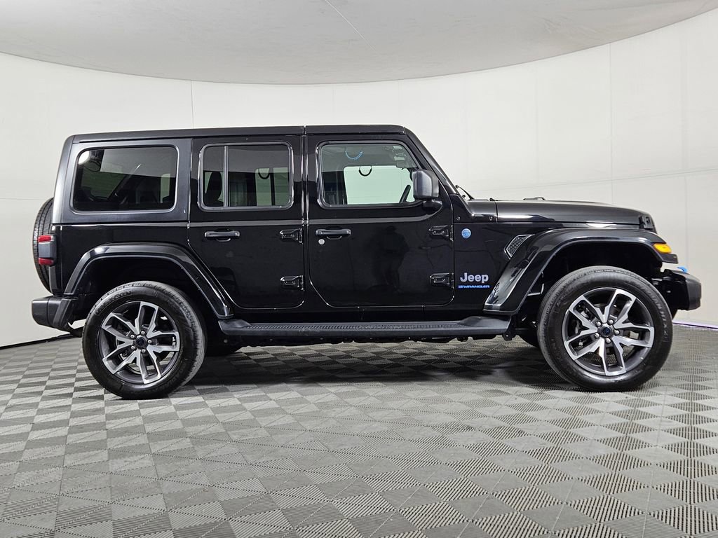Used 2024 Jeep Wrangler Unlimited w/ Convenience Group AWD/4WD image 4