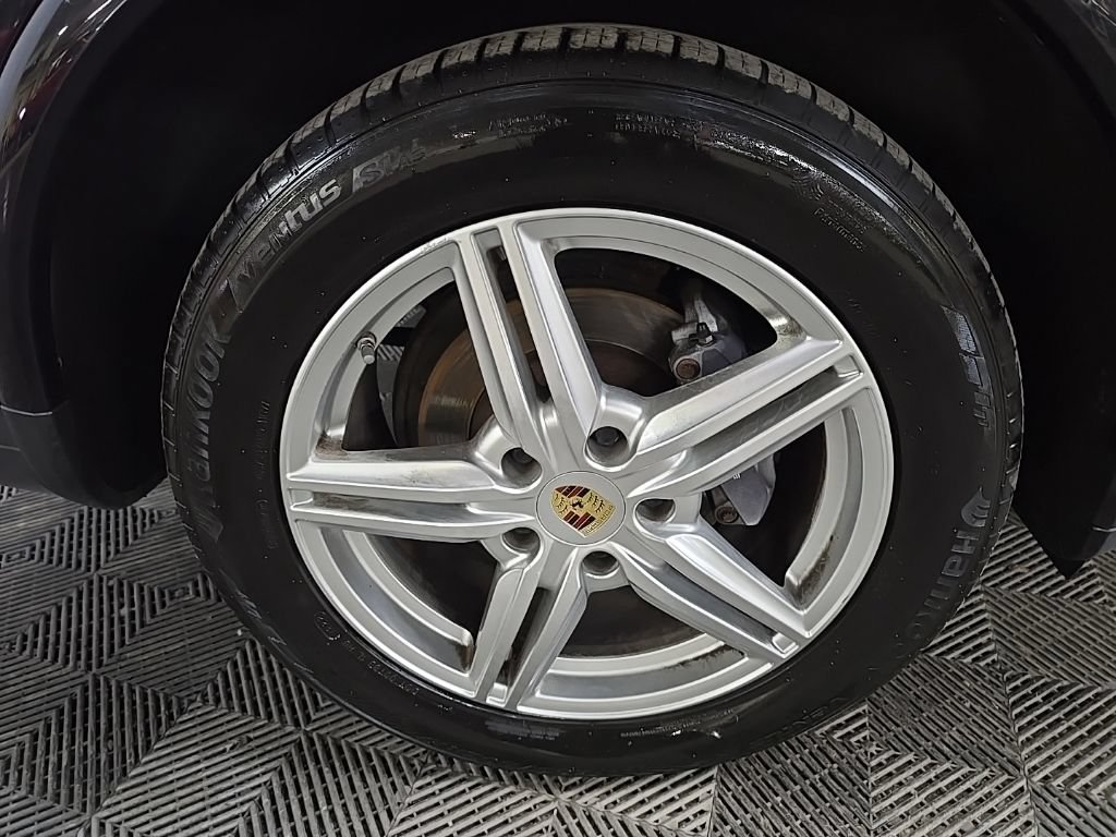 Used 2017 Porsche Cayenne Platinum Edition AWD/4WD image 14