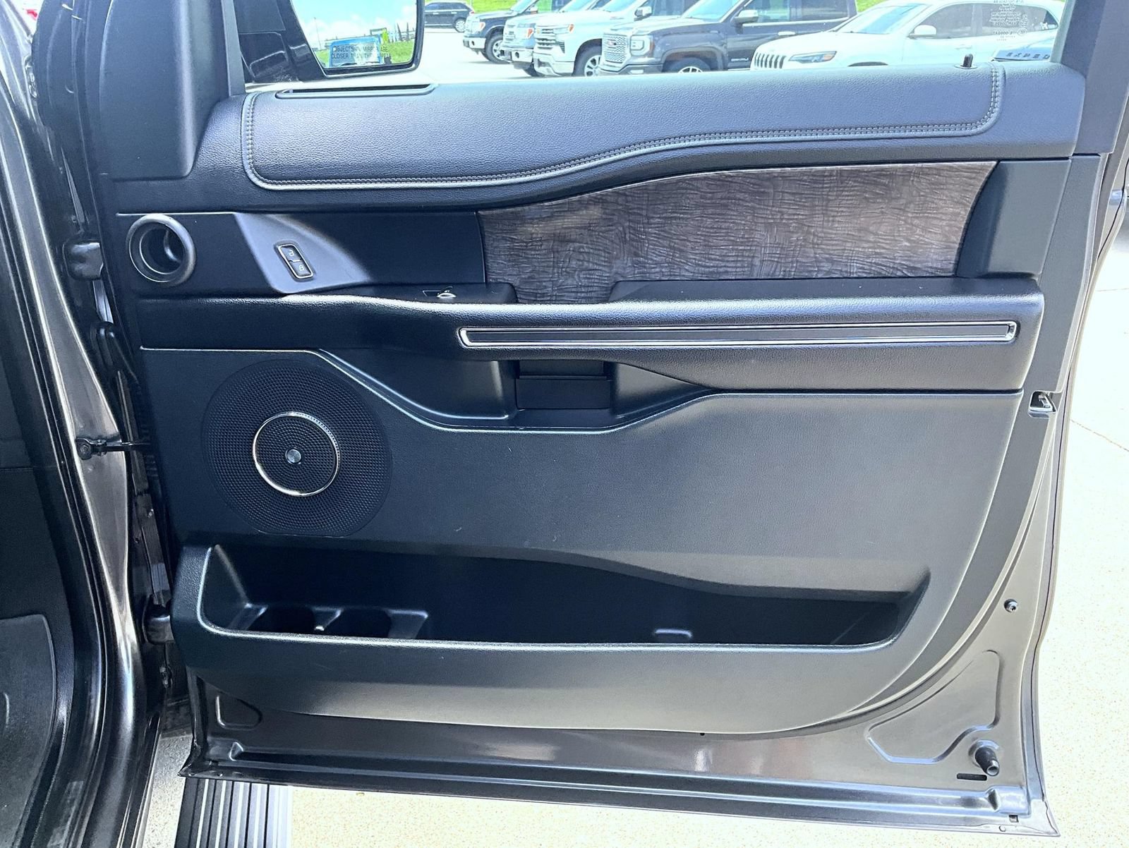 Used 2020 Ford Expedition Limited AWD/4WD image 17