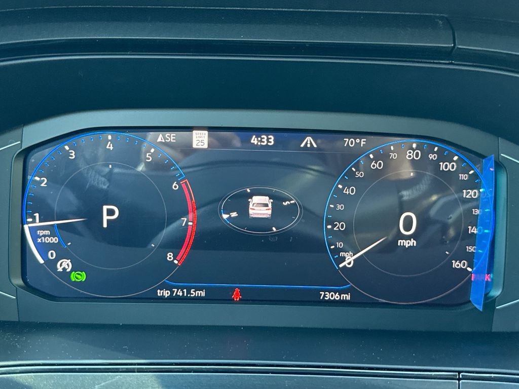 Used 2024 Volkswagen Taos SEL image 2