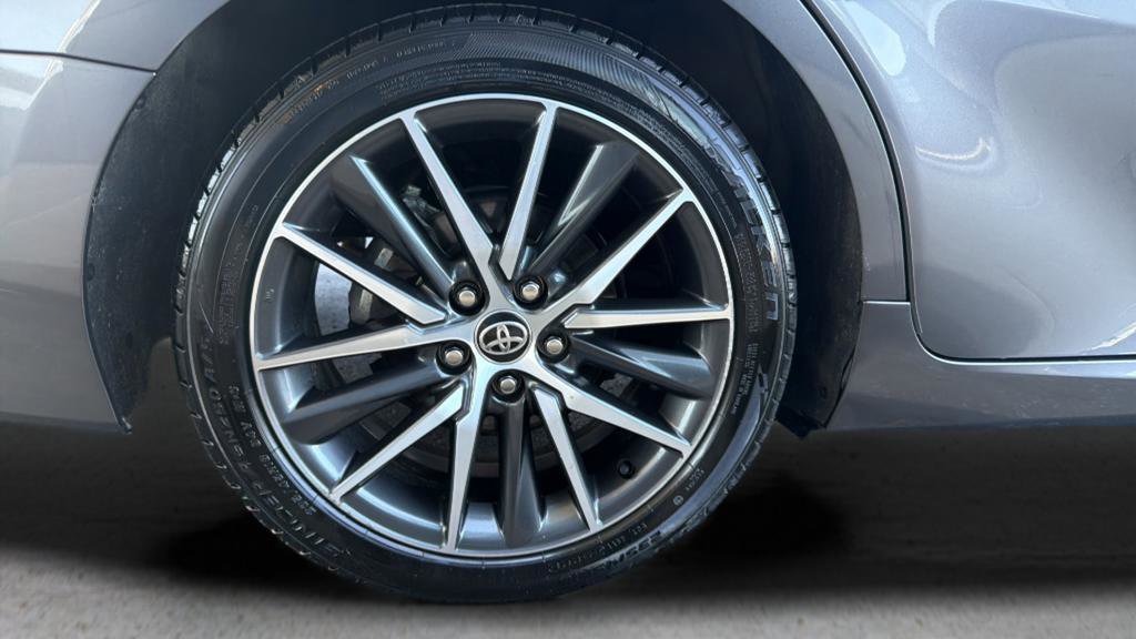 Used 2021 Toyota Camry XLE w/ Navigation Upgrade Package image 13