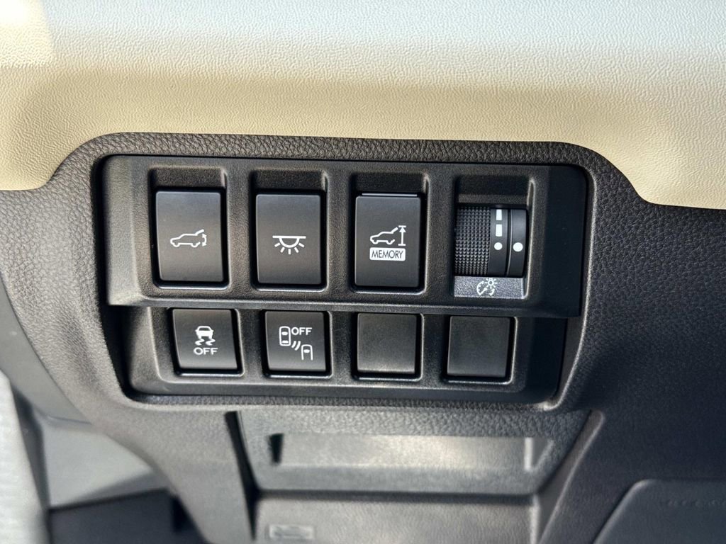 Used 2022 Subaru Ascent Limited w/ Technology Package image 45