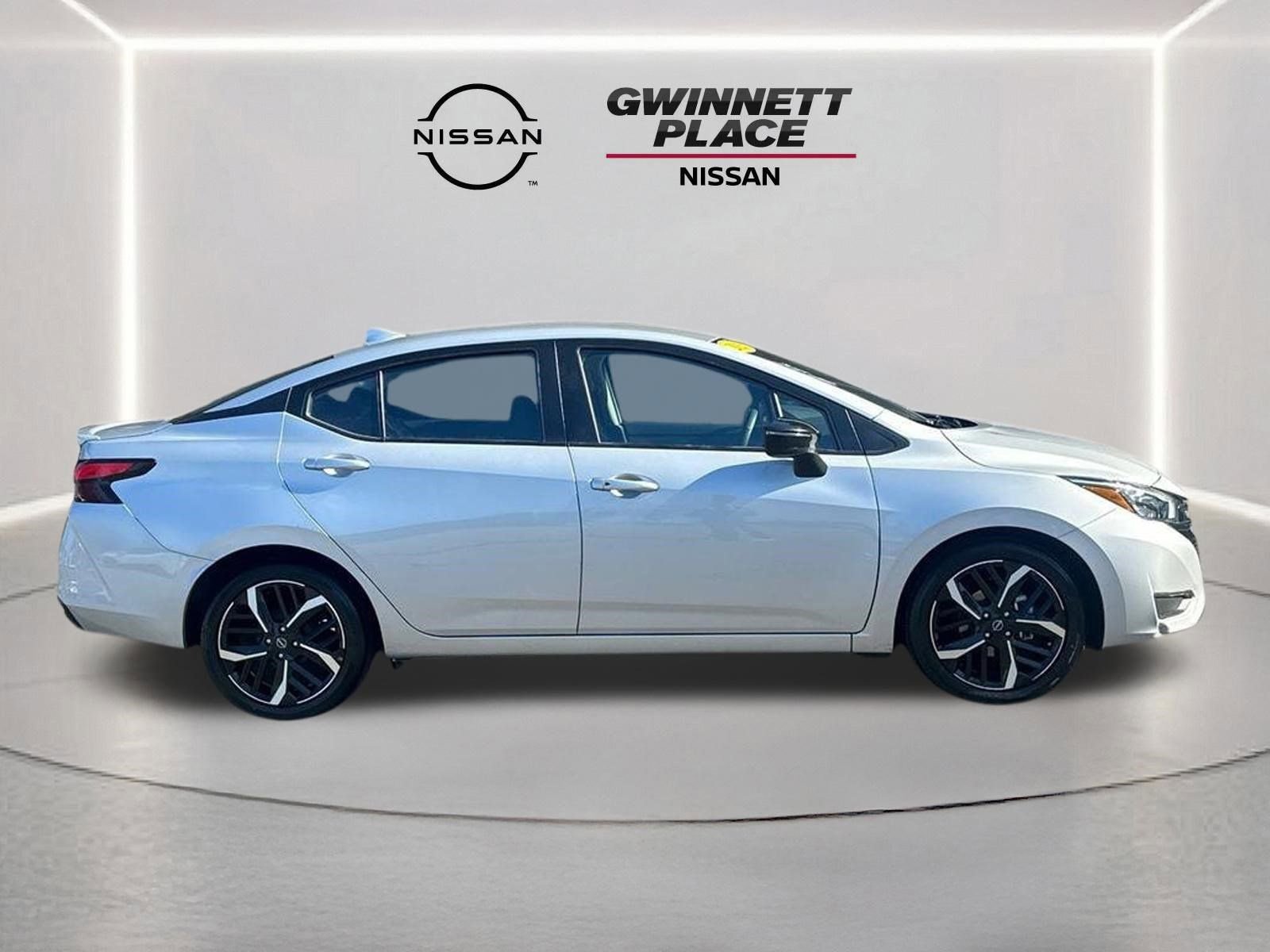 Used 2024 Nissan Versa SR image 4