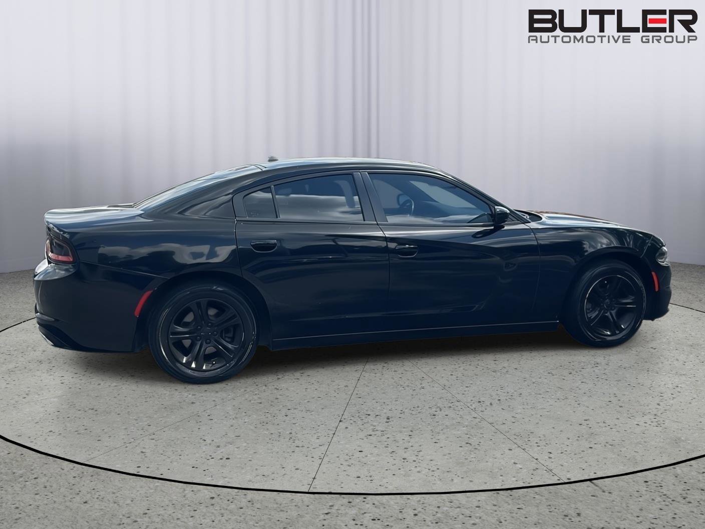 Used 2019 Dodge Charger SXT w/ Leather Interior Group image 7