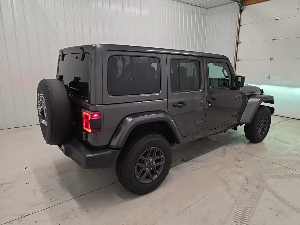 Used 2025 Jeep Wrangler Unlimited Sahara AWD/4WD image 6