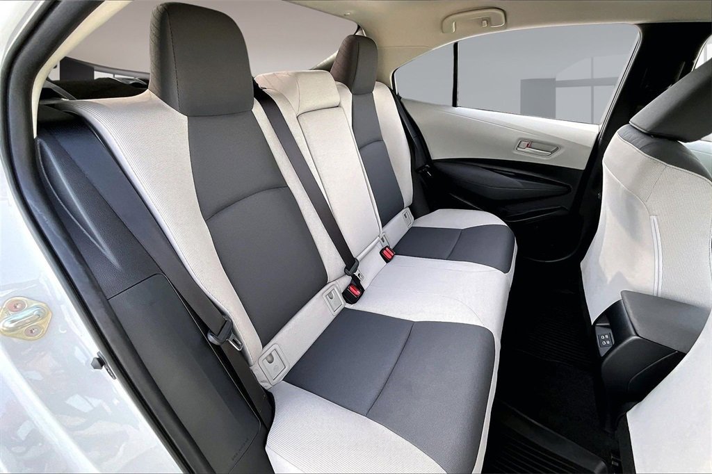 Used 2025 Toyota Corolla LE w/ LE Premium Package image 23