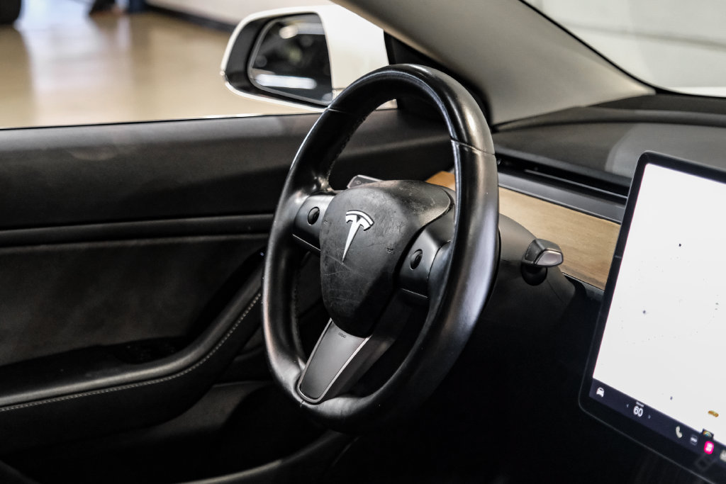 Used 2018 Tesla Model 3 Long Range RWD image 13