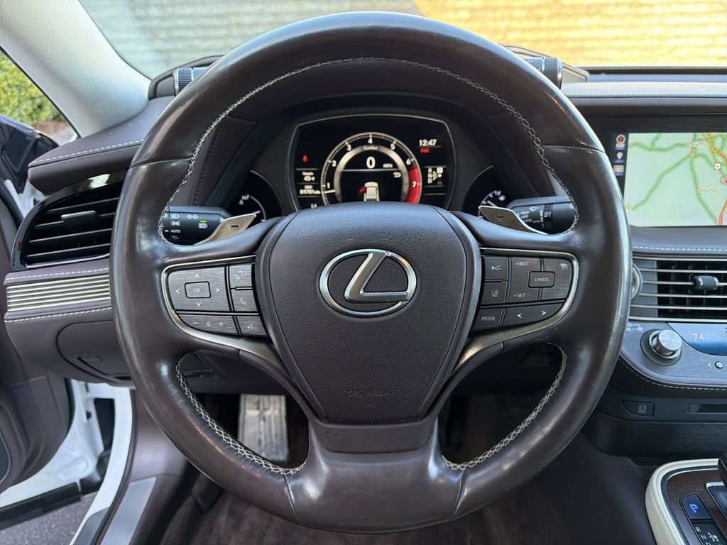Used 2018 Lexus LS 500 w/ Accessory Package (Z2) image 28