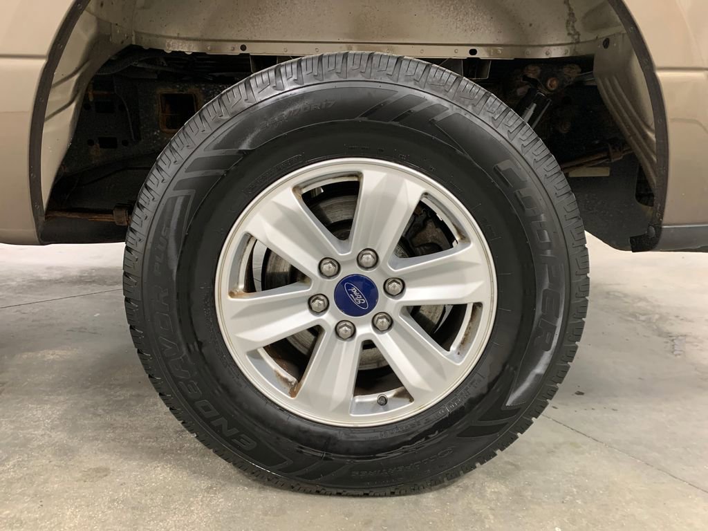 Used 2015 Ford F150 XLT image 4