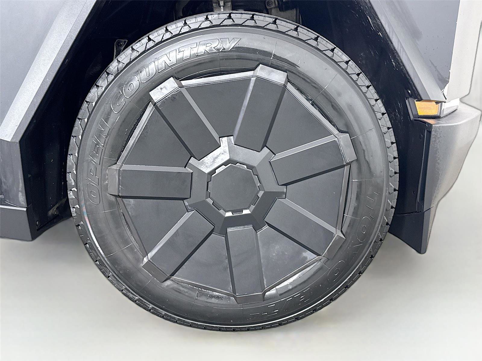 Used 2024 Tesla Cybertruck AWD Crew Cab image 27