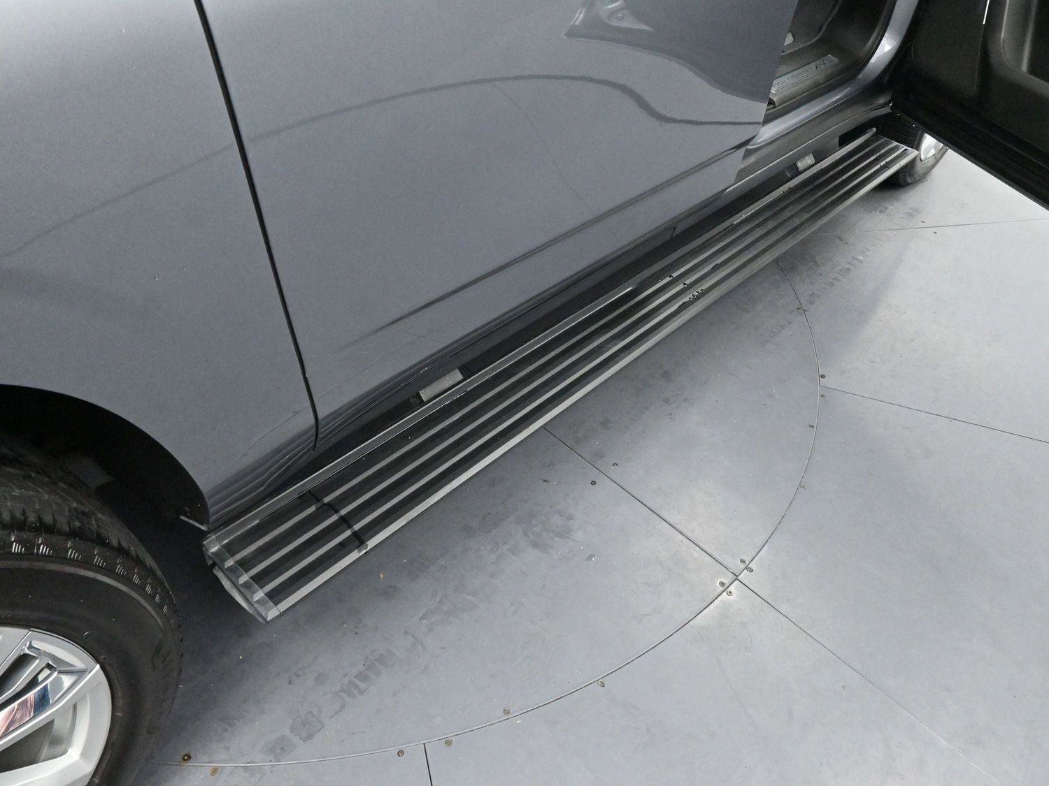 Used 2022 Chevrolet Suburban High Country image 9