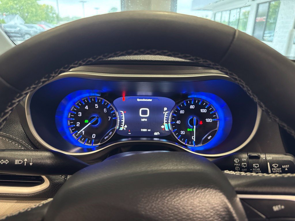 Used 2024 Chrysler Pacifica Touring-L w/ Uconnect Theater Family Group FWD image 32