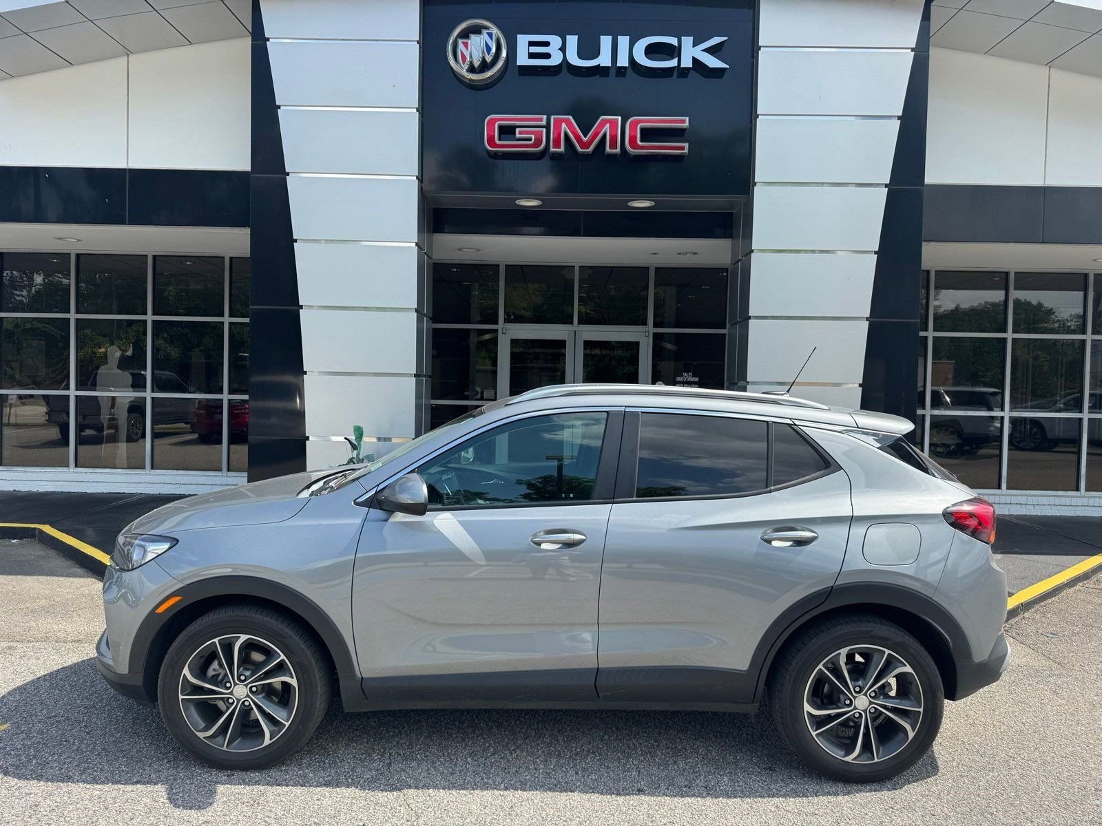 Certified 2023 Buick Encore GX Select FWD image 4