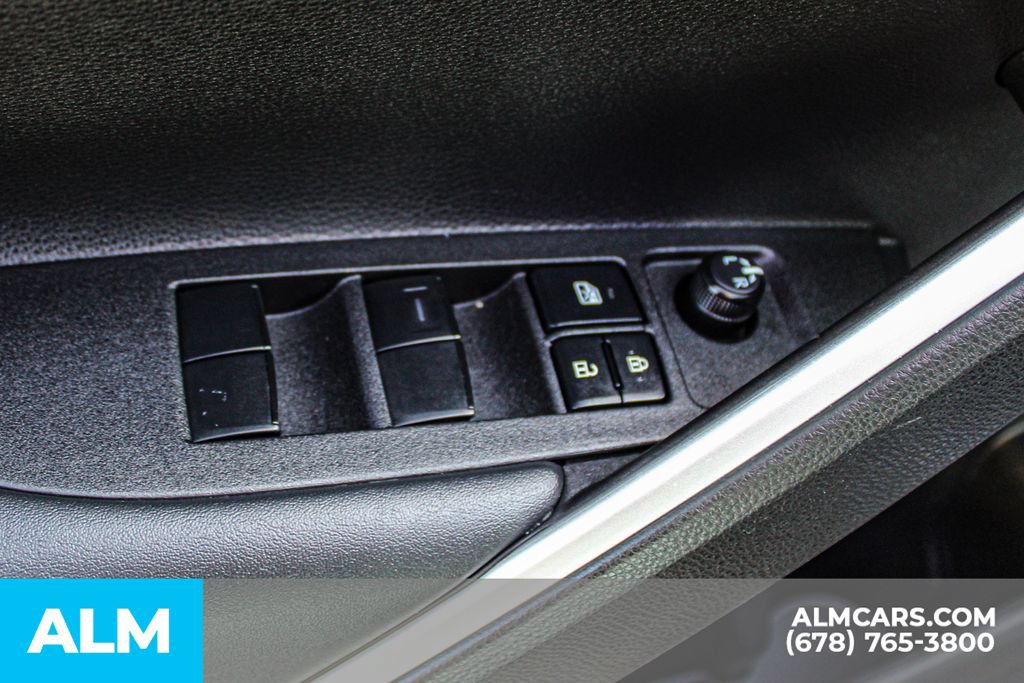 Used 2026 Toyota Corolla Cross XLE FWD image 38