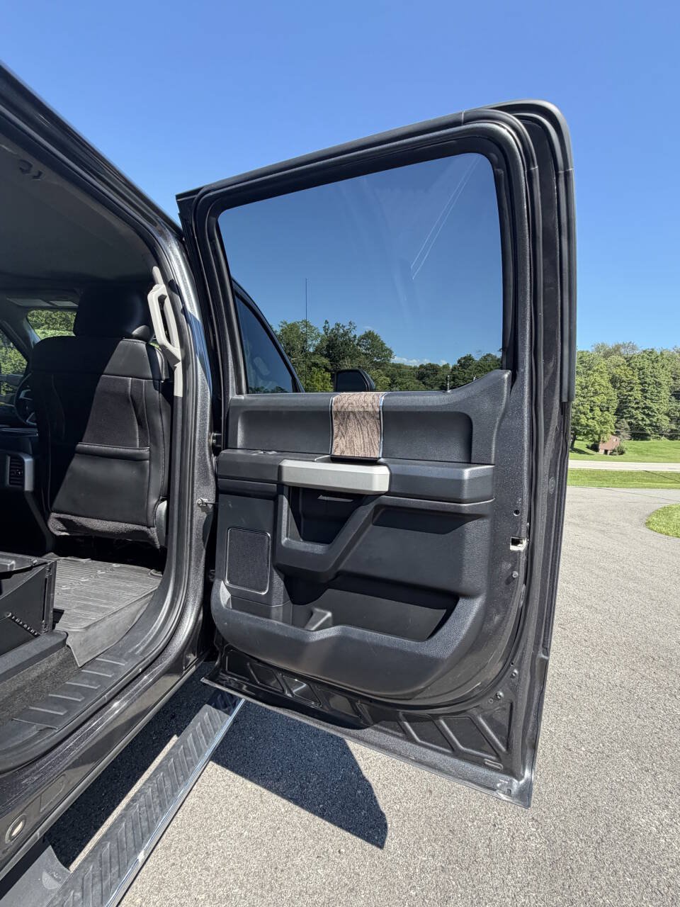 Used 2017 Ford F250 Lariat w/ Lariat Ultimate Package AWD/4WD image 46