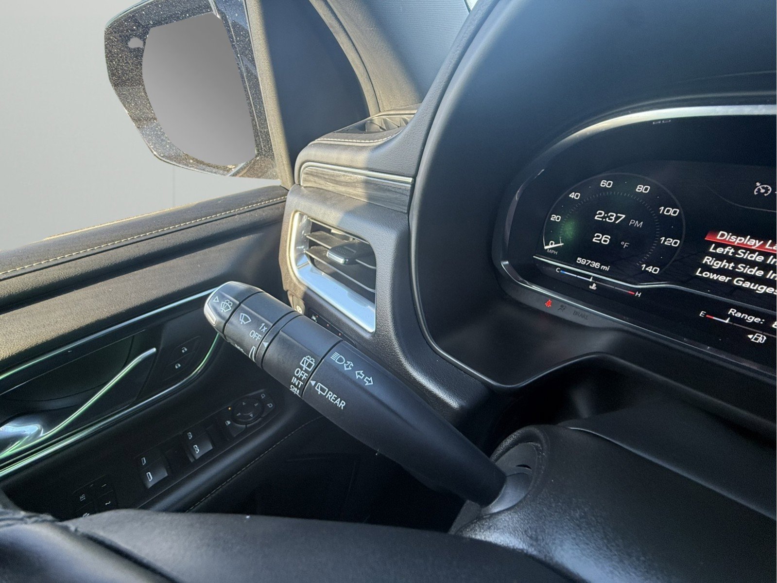 Used 2024 GMC Yukon SLT image 23