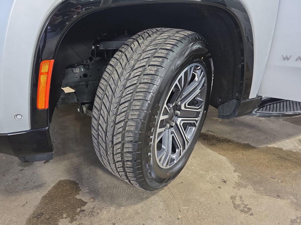 Used 2023 Jeep Wagoneer L Series II image 35