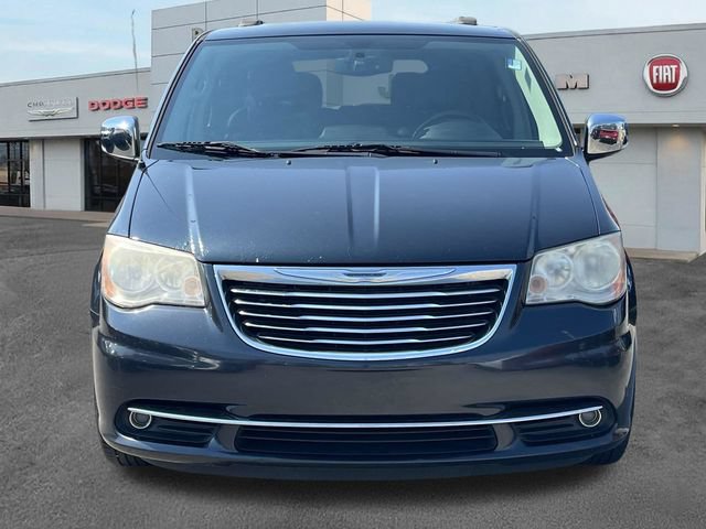 Used 2014 Chrysler Town & Country Touring-L w/ Driver Convenience Group FWD video 2