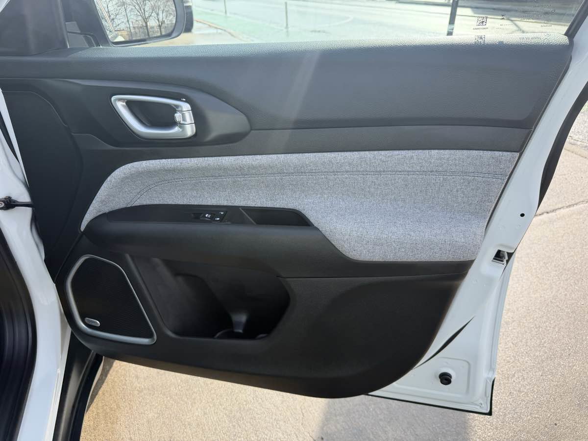 Used 2024 Jeep Compass Latitude w/ Sun and Sound Group image 22